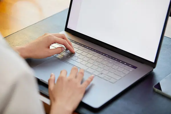 微易经纪公司介绍